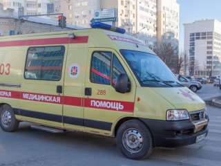 На предприятии Уфы руку женщины затянуло в клеепромазывающую машину