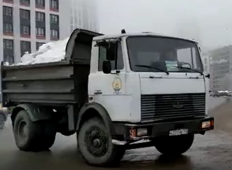 Уфимец уличил службу по благоустройству в незаконном складировании снега в Глумилино Уфимец уличил службу по благоустройству в незаконном складировании снега в Глумилино