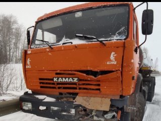 В Башкирии автобус с 17 школьниками столкнулся с грузовиком