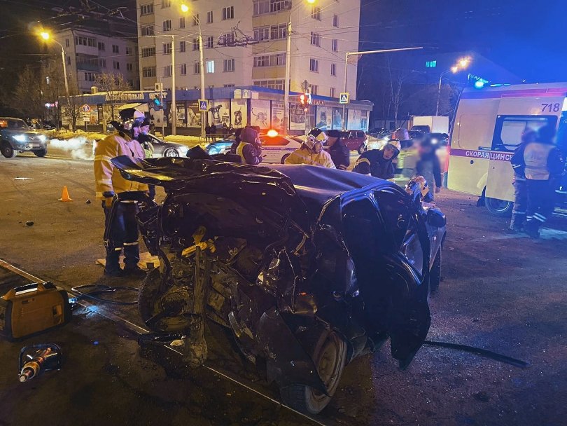 В ДТП на перекрестке улиц Зорге и Галле в Уфе пострадали пять человек В ДТП на перекрестке улиц Зорге и Галле в Уфе пострадали пять человек