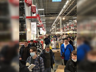 В IKEA в Уфе образовались огромные очереди перед закрытием