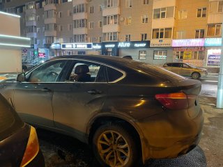 В Уфе из элитной иномарки украли 160 тысяч рублей
