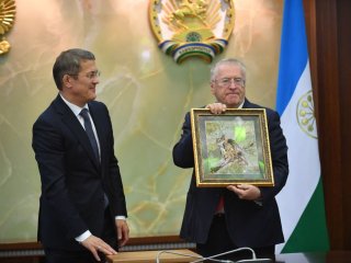 «Это огромная потеря»: Радий Хабиров выразил соболезнования по поводу смерти Владимира Жириновского.