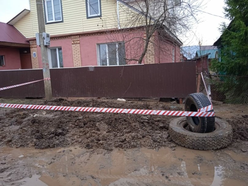 В Уфе между жилыми домами просел грунт В Уфе между жилыми домами просел грунт