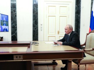 Владимир Путин поручил снизить ставку по льготной ипотеке до 9% годовых