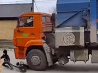 Водитель мусоровоза в Башкирии сбил 7-летнего ребенка