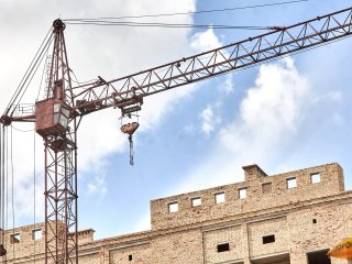 Михаил Мишустин подписал постановление о снижении ставки по льготной ипотеке до 9%