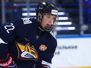 Трое россиян попали в топ-20 самых талантливых игроков драфта НХЛ 