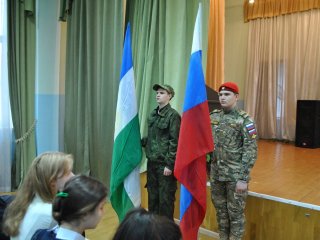 Министр просвещения России утвердил стандарт поднятия флагов и исполнения гимнов в школах