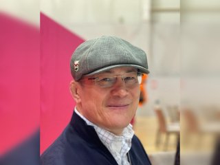 Радий Хабиров показал сувенирную кепку к 450-летию Уфы