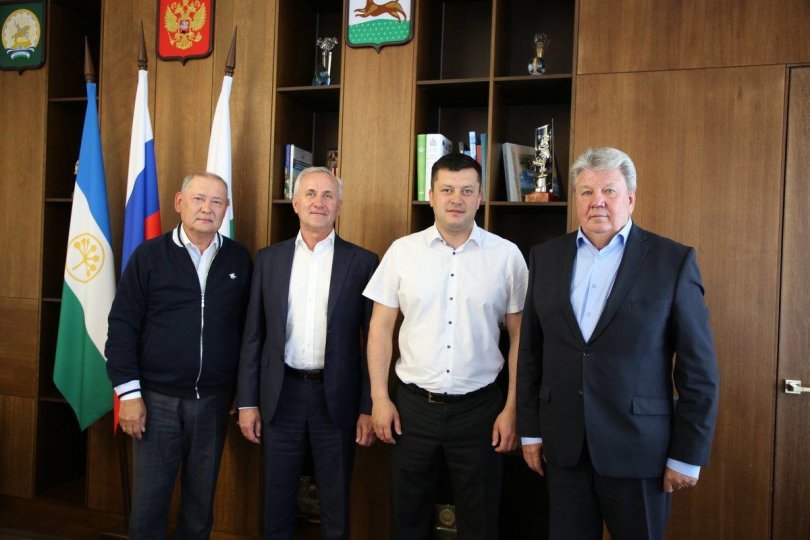 Ратмир Мавлиев встретился с экс-мэрами Уфы