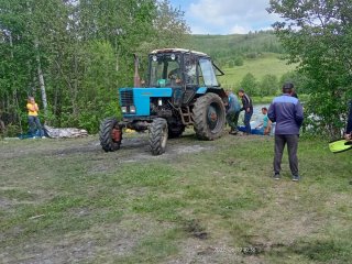 В Башкирии из озера вытащили автомобиль с телом 22-летнего погибшего