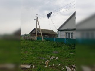 В районе Башкирии штормовой ветер сорвал крыши домов