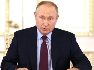 Владимир Путин наградил грамотами медиков из Башкирии за работу с COVID-19