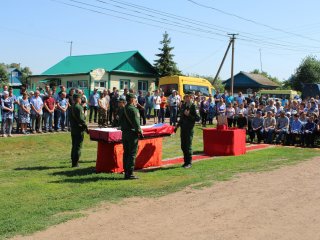 С погибшим на Украине рядовым Сергеем Гизатуллиным попрощались в Башкирии