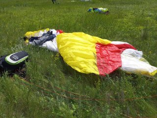 Уфимка пострадала при падении параплана