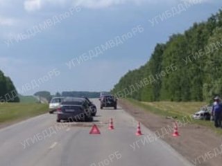 В Башкирии на трассе после столкновения машин погиб один из водителей