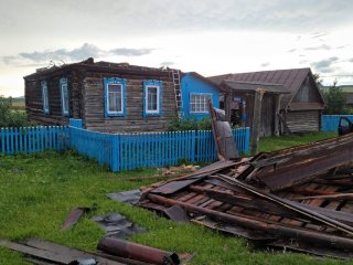 В Башкирии сорвал крыши домов и школы