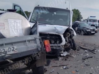 В Башкирии в массовом ДТП с автобусом пострадали четыре человека