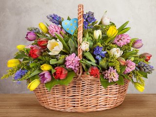 Цветы в корзине