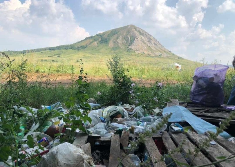 «Позор»: жители Стерлитамака пожаловались на горы мусора возле шихана Торатау «Позор»: жители Стерлитамака пожаловались на горы мусора возле шихана Торатау