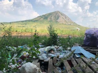 «Позор»: жители Стерлитамака пожаловались на горы мусора возле шихана Торатау