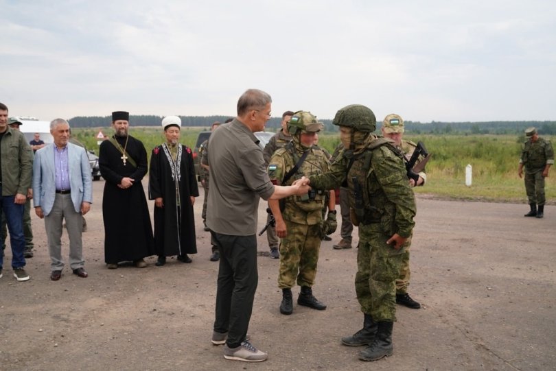 Радий Хабиров приехал на место боевого слаживания батальона им. Доставалова
Радий Хабиров приехал на место боевого слаживания батальона им. Доставалова