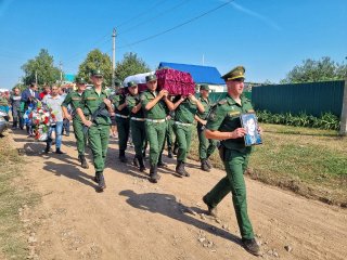 В районе Башкирии проводили в последний путь погибшего на Украине Шамиля Юлдашева