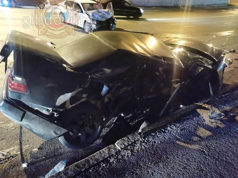 В Уфе по вине водителя Mercedes Benz пострадали три человека В Уфе по вине водителя Mercedes Benz пострадали три человека