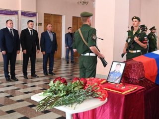 В Уфе простились с погибшим на Украине Аскаром Робортдиновым