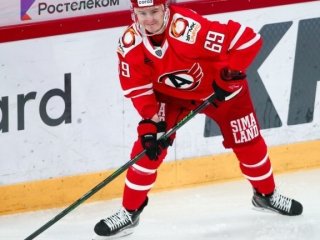 Агент Шумакова рассказал, что клубы КХЛ ведут переговоры с игроком