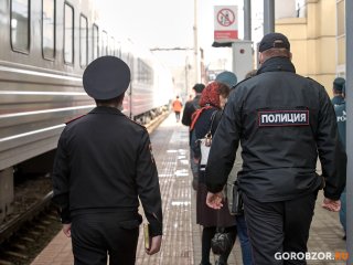 Два нетрезвых дебошира из Башкирии устроили скандал на вокзале в Новом Уренгое