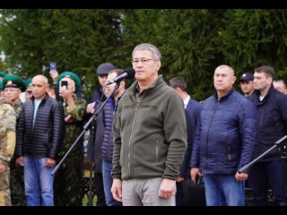 «Мы живем в непростые времена»: глава Башкирии опубликовал первые фотографии с проводов мобилизованных