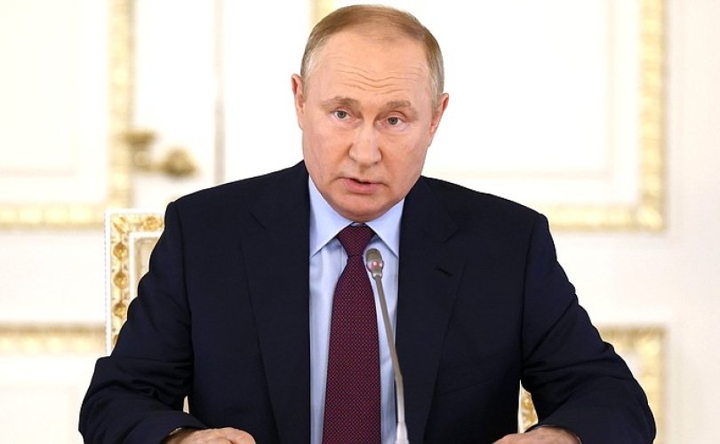 Путин призвал Украину прекратить боевые действия и вернуться за стол переговоров