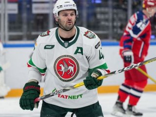 Радулов ударил клюшкой в спину 20-летнему защитнику «Торпедо» (ВИДЕО)