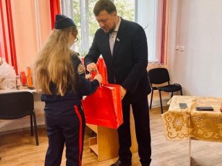 В Башкирии детям добровольцев батальона Шаймуратова подарили смартфоны и ноутбуки