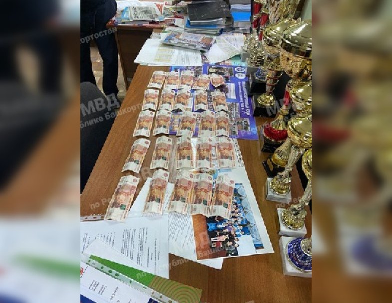 В Башкирии директор школы подозревается в получении крупной взятки В Башкирии директор школы подозревается в получении крупной взятки