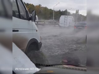 В Уфе проспект Салавата Юлаева затопило фекалиями