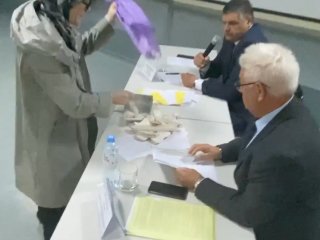 В Уфе регоператор посоветовал пенсионерке, у которой сыпется потолок, решить проблему самостоятельно