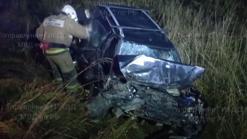 В вылетевшей в кювет «Ладе Приора» в Башкирии погибли два человека В вылетевшей в кювет «Ладе Приора» в Башкирии погибли два человека