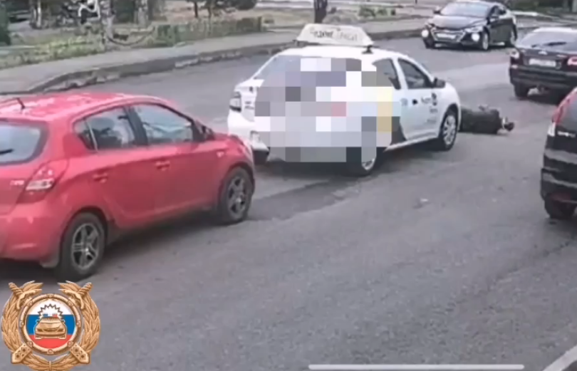 В Уфе таксист переехал упавшую на проезжую часть пенсионерку В Уфе таксист переехал упавшую на проезжую часть пенсионерку