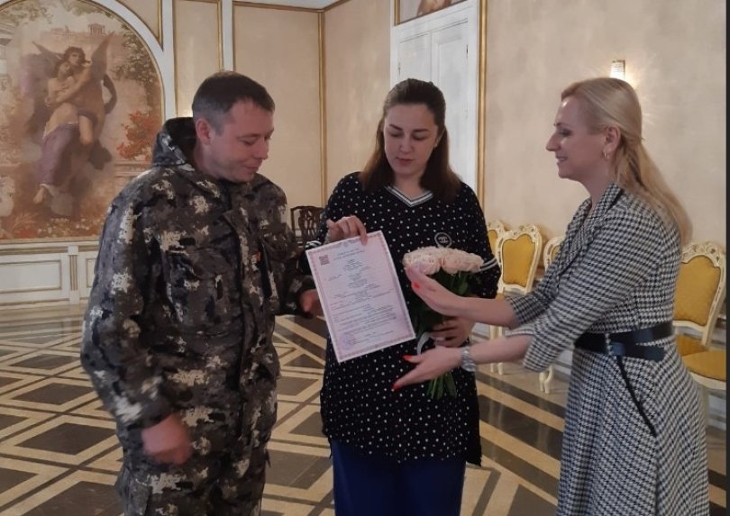 Мобилизованный житель Башкирии взял в жены свою невесту на боевом слаживании в Саратове Мобилизованный житель Башкирии взял в жены свою невесту на боевом слаживании в Саратове