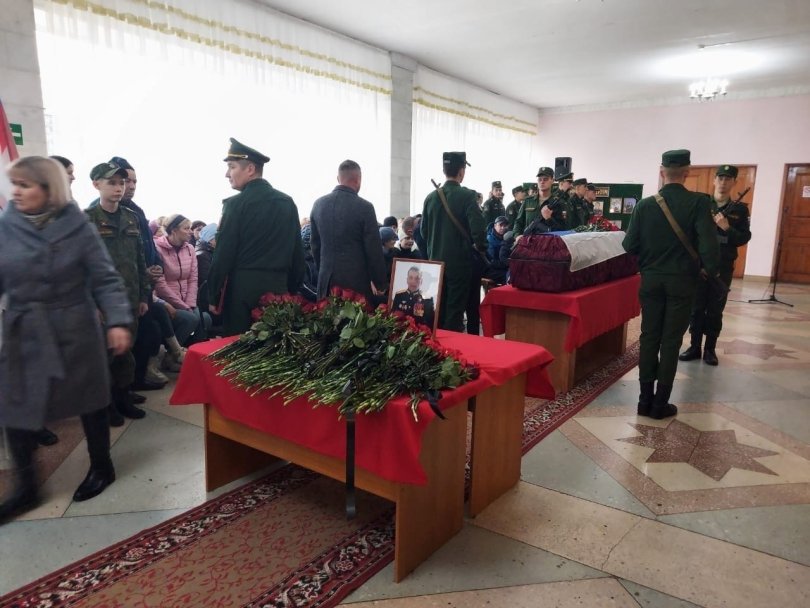 «Погиб как настоящий герой»: в Башкирии простились с подполковником Ленаром Еникеевым «Погиб как настоящий герой»: в Башкирии простились с подполковником Ленаром Еникеевым