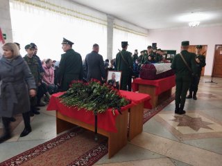 «Погиб как настоящий герой»: в Башкирии простились с подполковником Ленаром Еникеевым