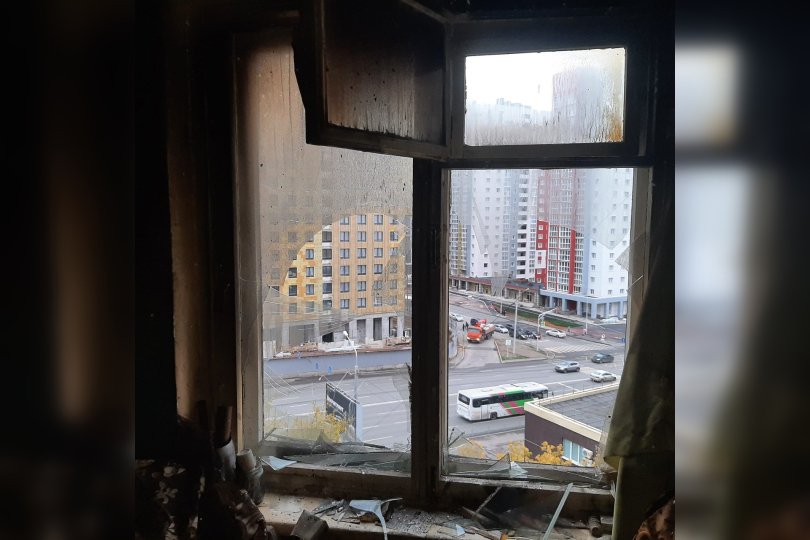Сотрудники МЧС спасли 18 человек при пожаре в жилом доме в Уфе Сотрудники МЧС спасли 18 человек при пожаре в жилом доме в Уфе