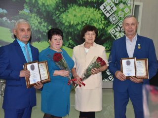 В Башкирии 38 отцов стали лауреатами общественной награды «Отцовская доблесть»