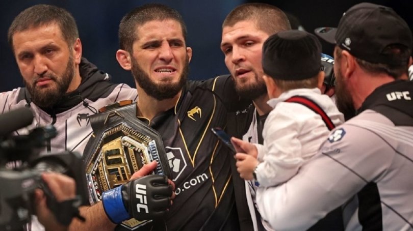 В UFC новый чемпион из России. Махачев забрал пояс в легком весе В UFC новый чемпион из России. Махачев забрал пояс в легком весе