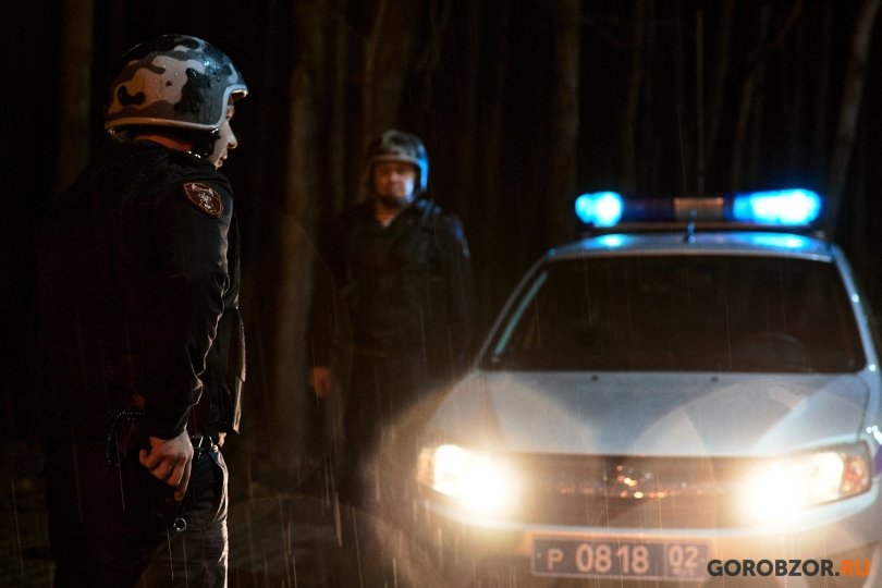 В Уфе мужчина со скандалом пытался прорваться в школу В Уфе мужчина со скандалом пытался прорваться в школу