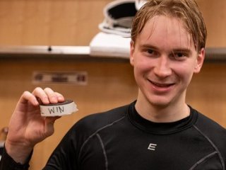 Воспитанник «Салавата Юлаева» Тарасов одержал первую победу в НХЛ