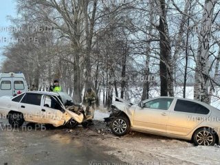 В Башкирии после столкновения двух иномарок один из водителей скончался в больнице